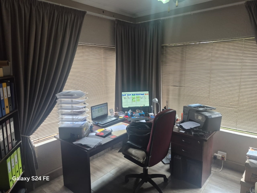 4 Bedroom Property for Sale in Geelhoutpark North West